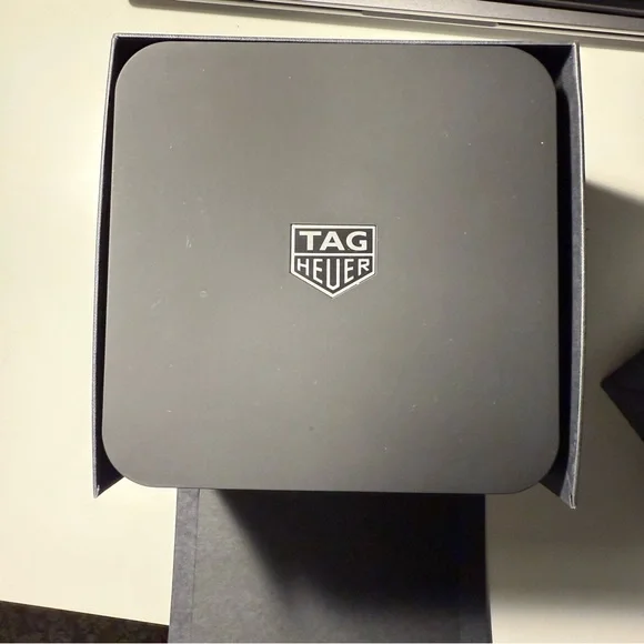 TAG Heuer E4 45mm Connected Smartwatch - Picture 12 of 16